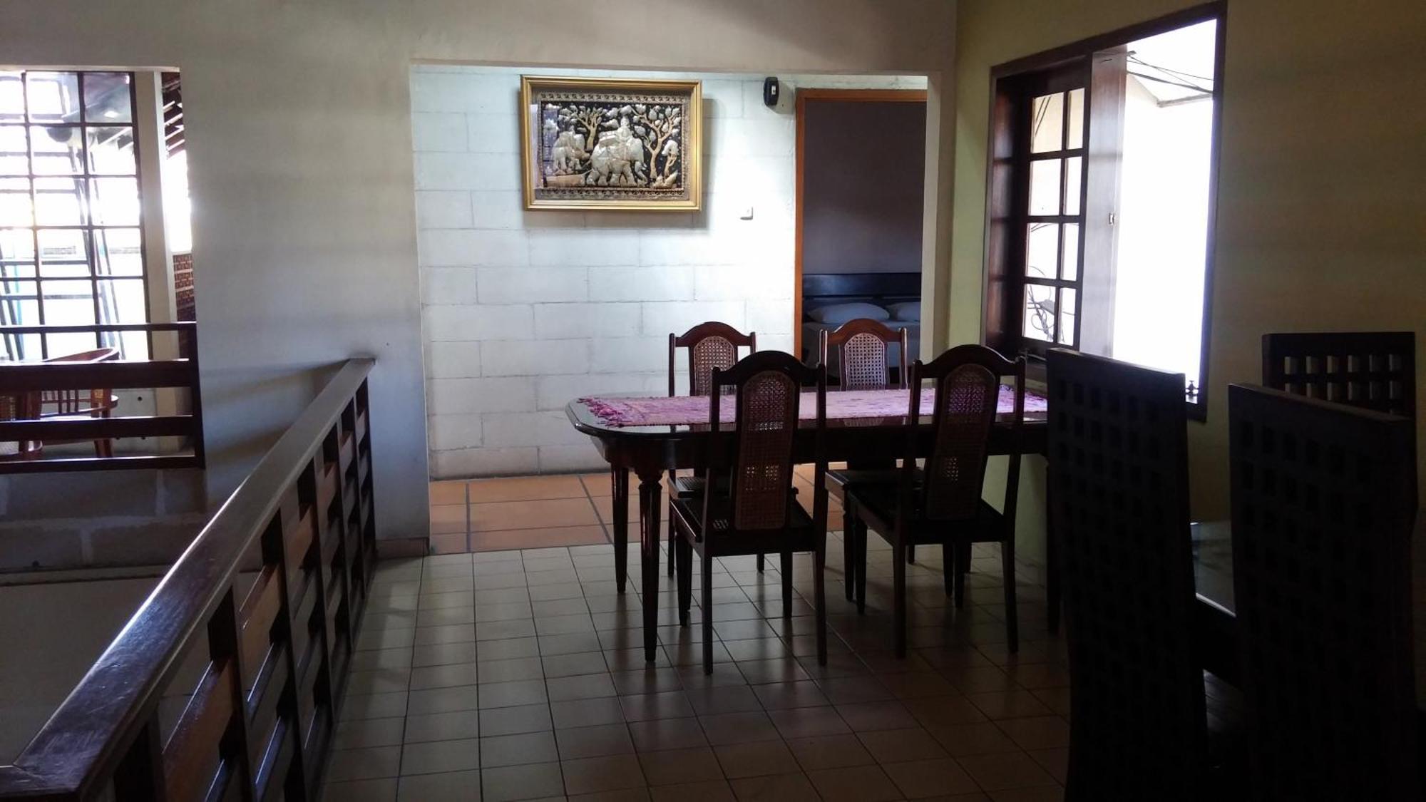 Peye Guesthouse Malang Zewnętrze zdjęcie