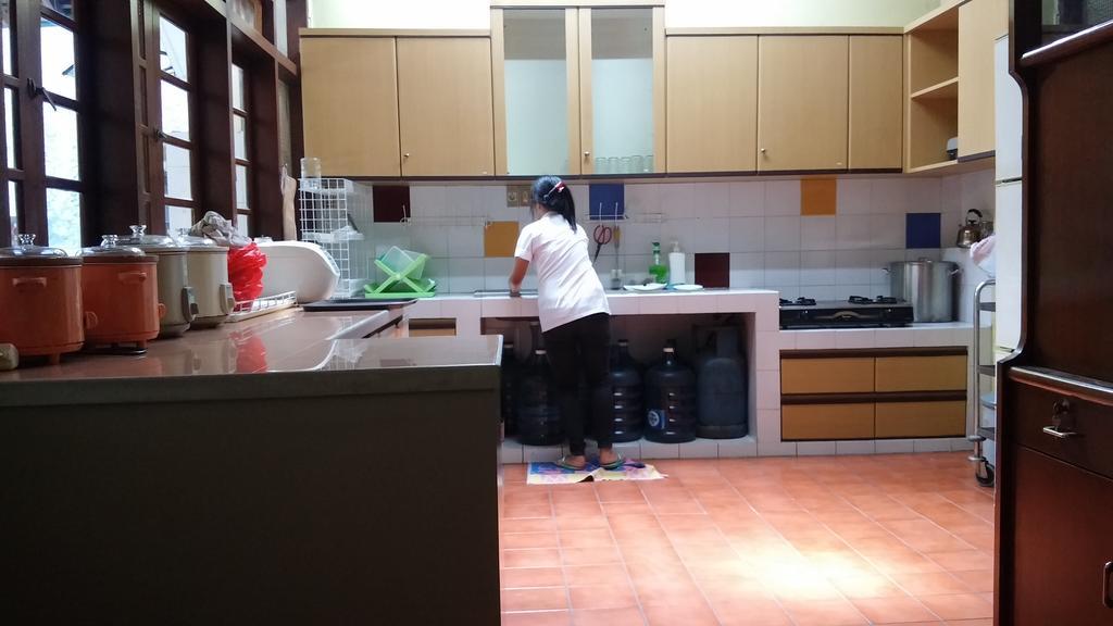 Peye Guesthouse Malang Zewnętrze zdjęcie