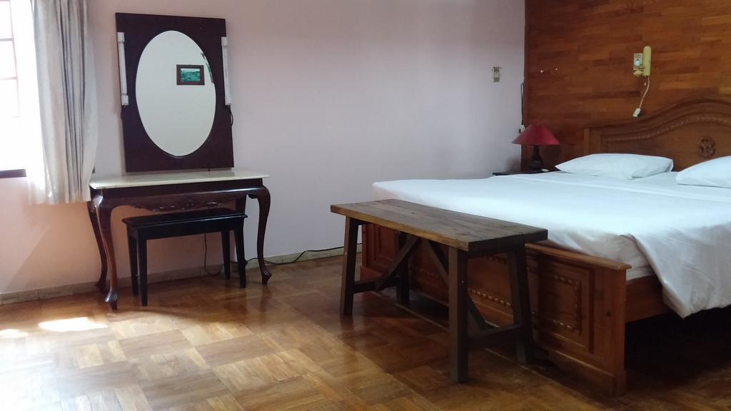 Peye Guesthouse Malang Zewnętrze zdjęcie