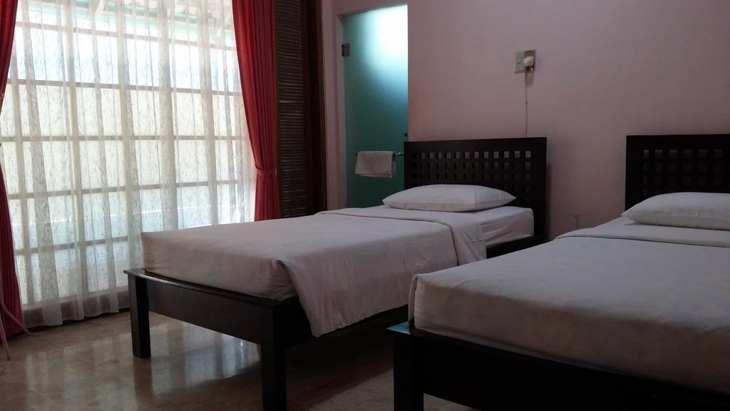 Peye Guesthouse Malang Zewnętrze zdjęcie