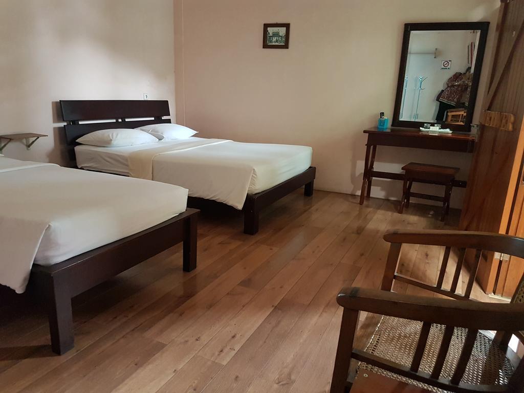 Peye Guesthouse Malang Zewnętrze zdjęcie