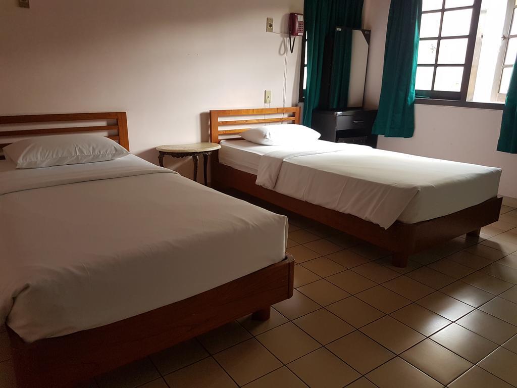 Peye Guesthouse Malang Zewnętrze zdjęcie