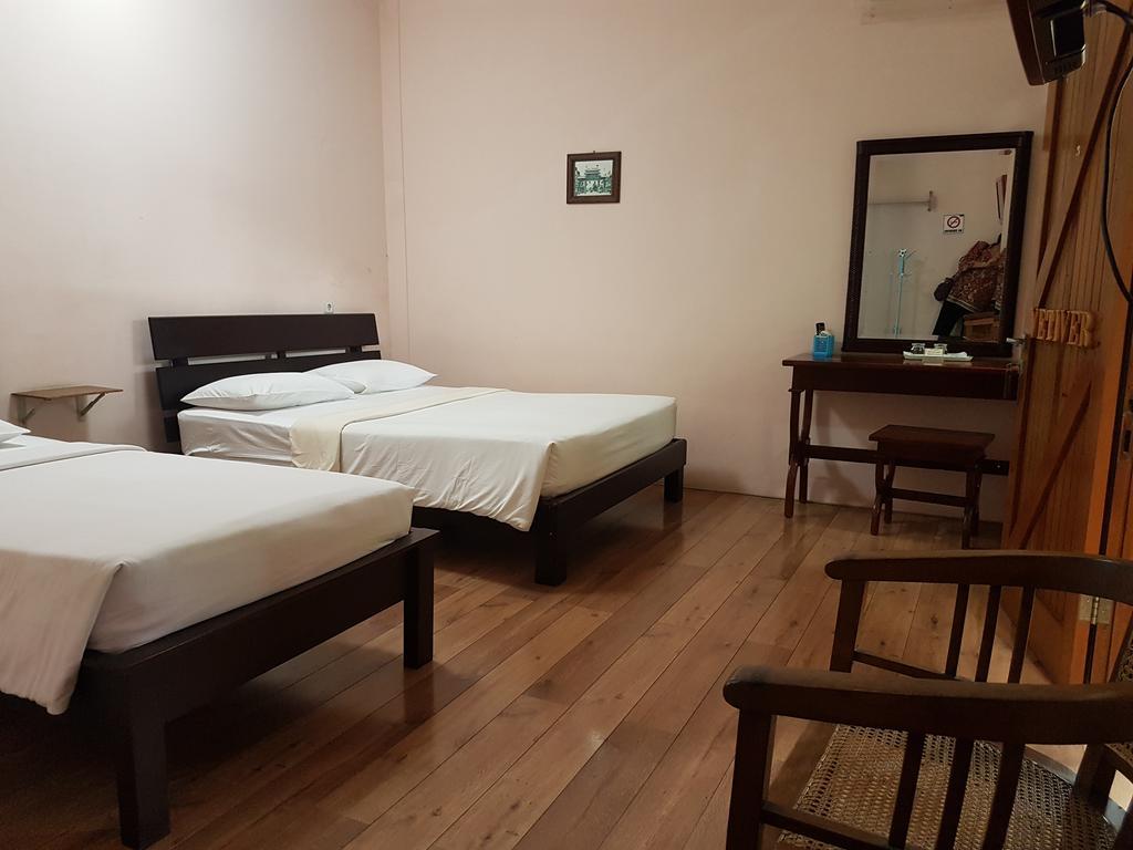 Peye Guesthouse Malang Zewnętrze zdjęcie