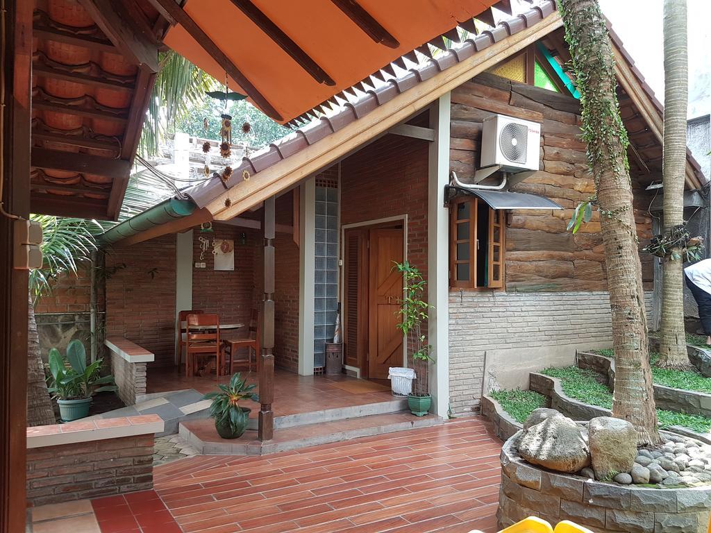Peye Guesthouse Malang Zewnętrze zdjęcie