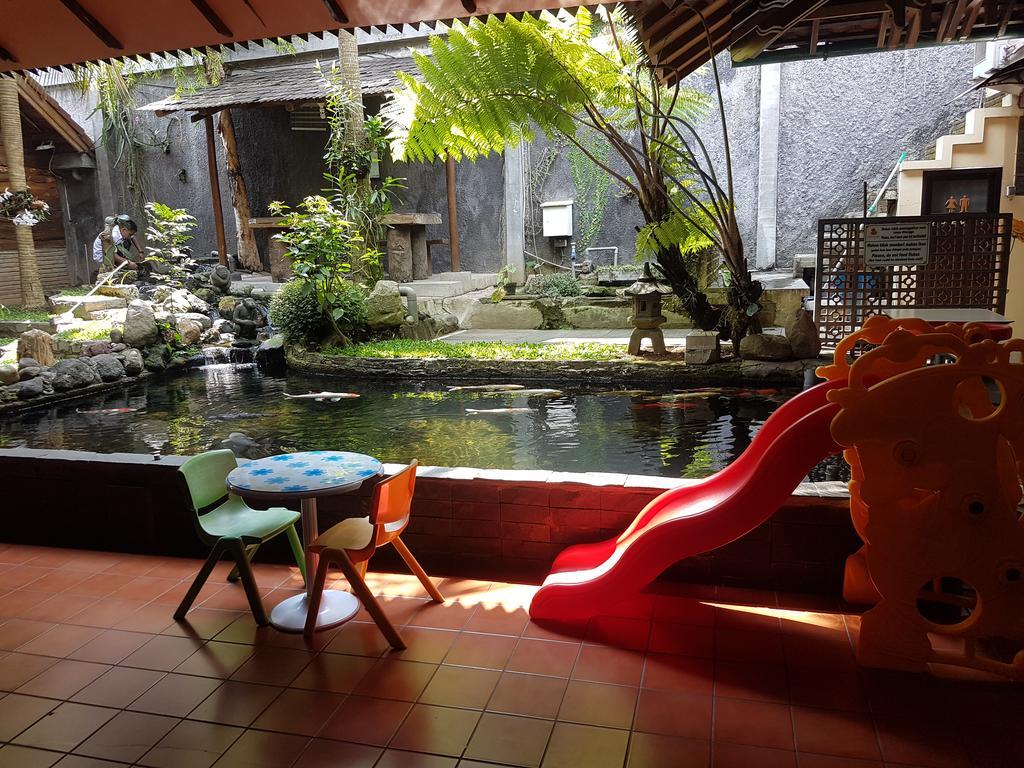Peye Guesthouse Malang Zewnętrze zdjęcie