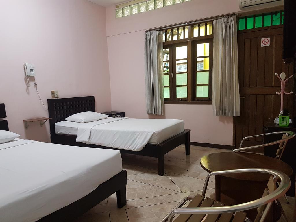 Peye Guesthouse Malang Zewnętrze zdjęcie