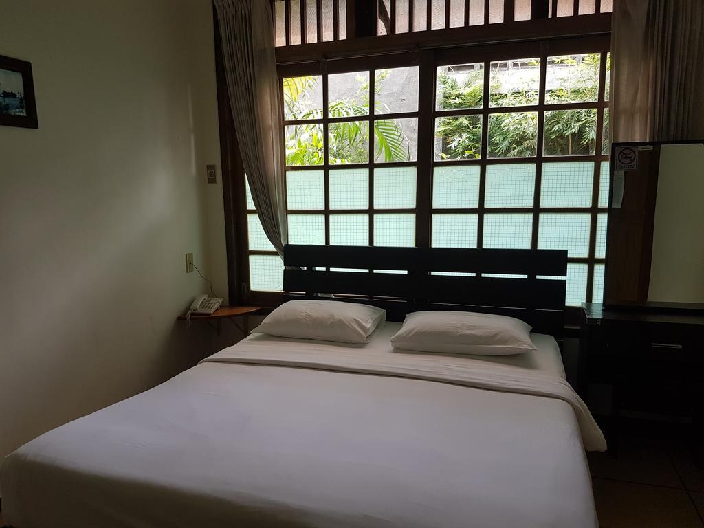 Peye Guesthouse Malang Zewnętrze zdjęcie