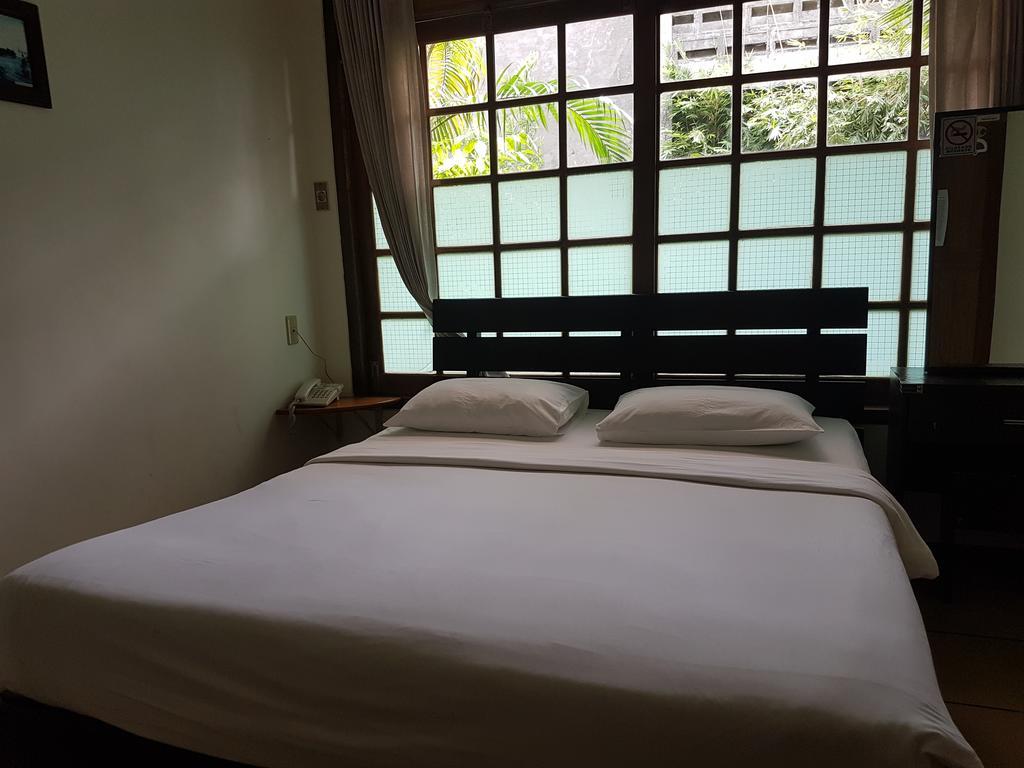 Peye Guesthouse Malang Zewnętrze zdjęcie