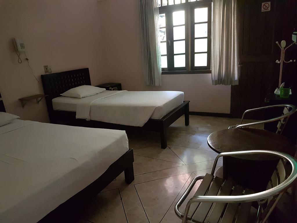Peye Guesthouse Malang Zewnętrze zdjęcie